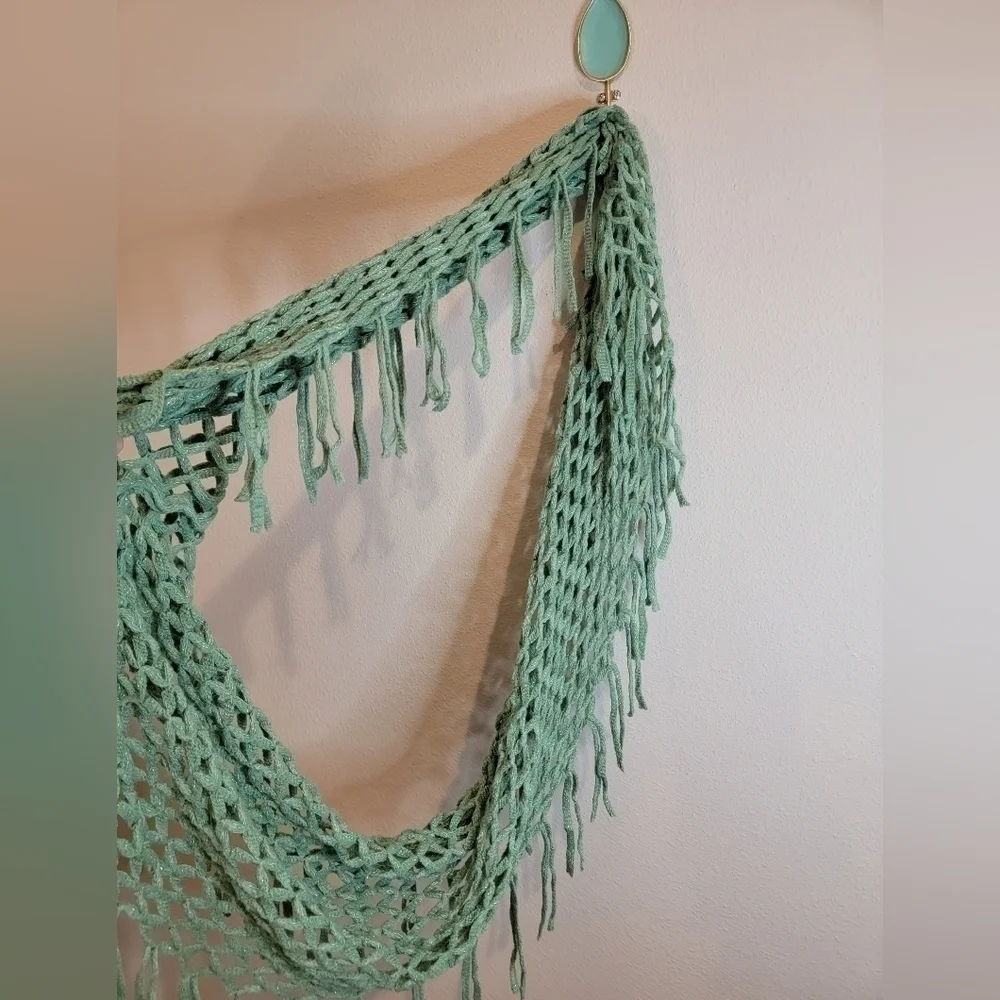 Turquoise netted fringe scarf
